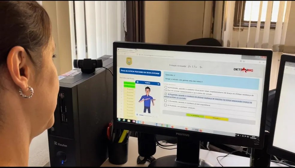 Juiz de Fora implementa prova eletrônica de legislação de trânsito em Libras — Foto: Polícia Civil/Divulgação